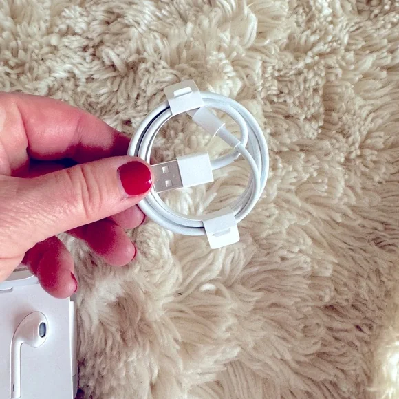 Apple Accessory Kit - Picture 3 of 4